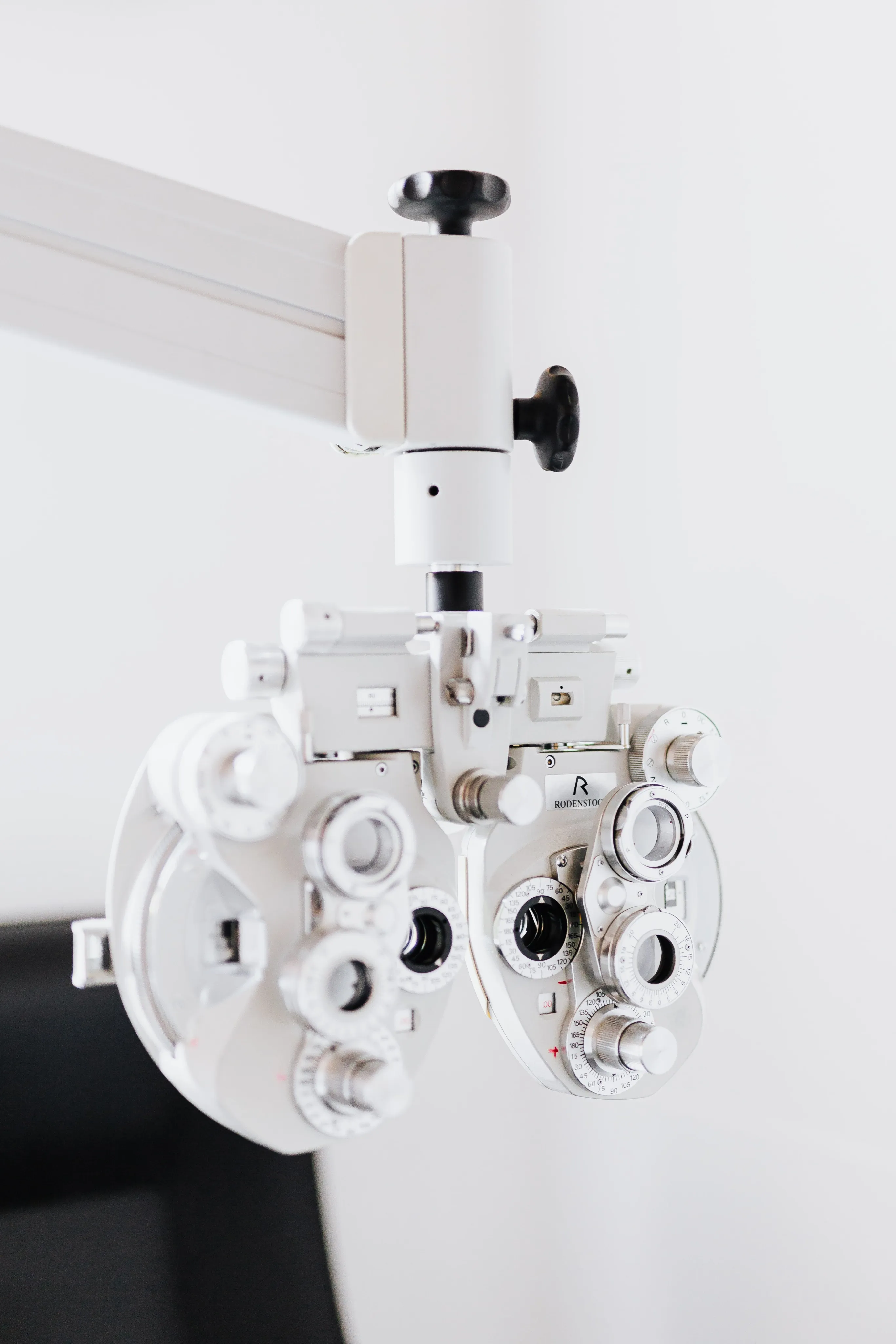 Picture of an eye test tool