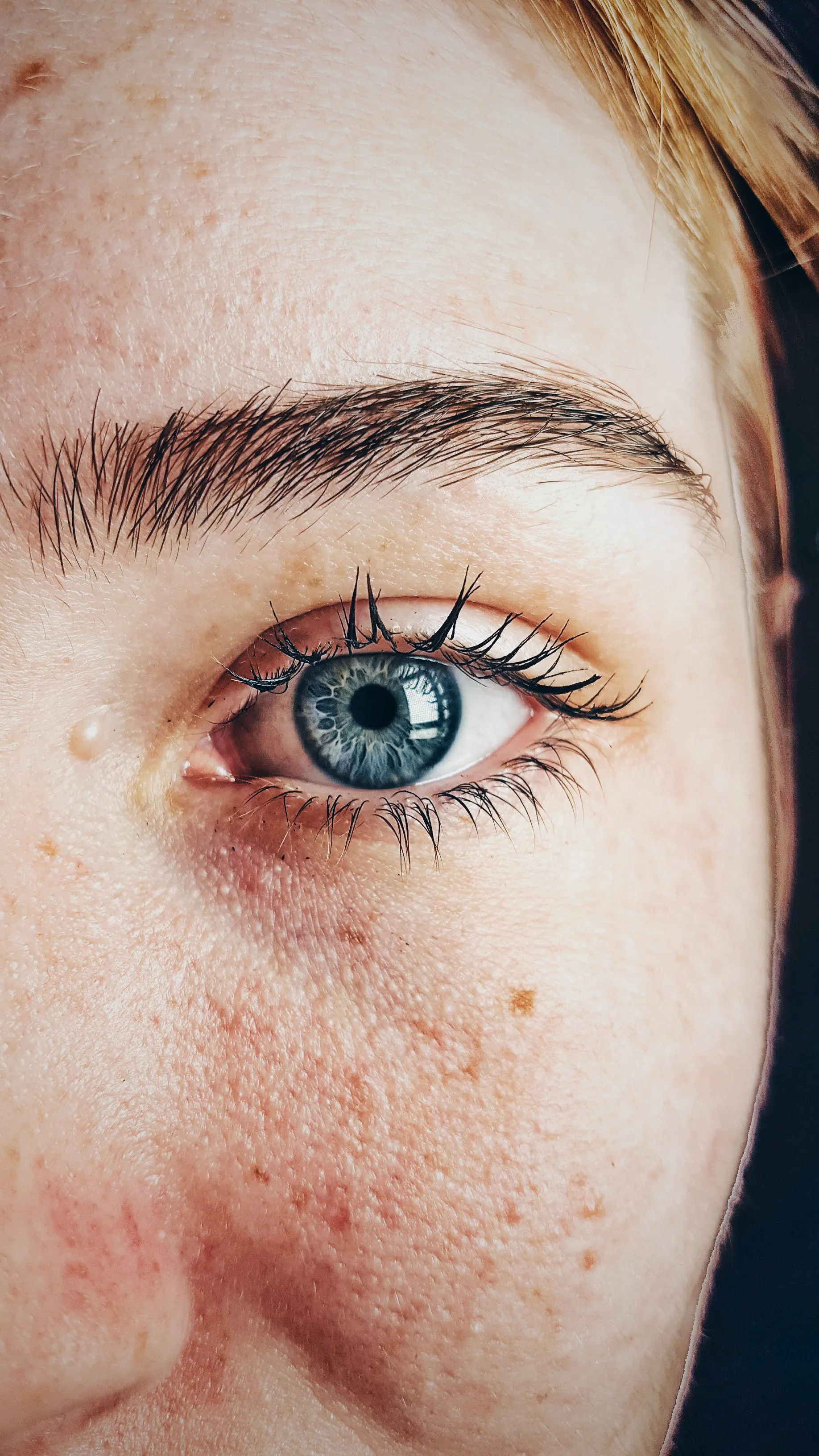 Picture of an eye test tool